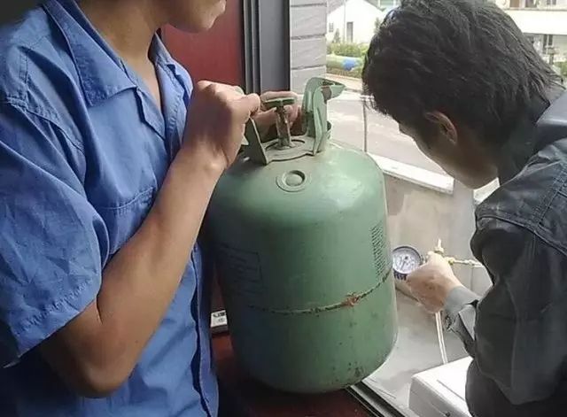 怎么知道空调该加氟了?_空调多少年加一次氟_如何知道空调是否漏氟